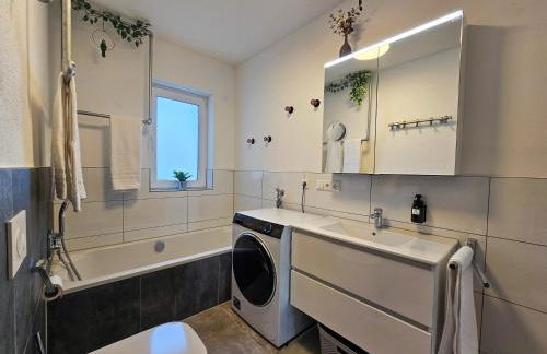 BETTER l industriaI apartment l Heimkino - Foto 8