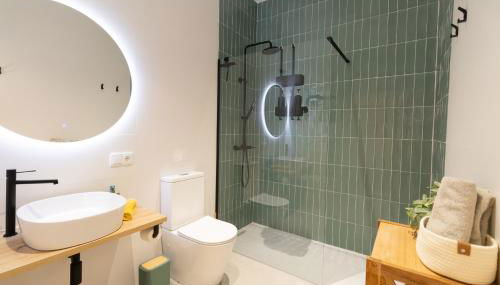 Apartment Casa Novi - Close to Beach, City Center & Metro - Photo 3, towels, Shower