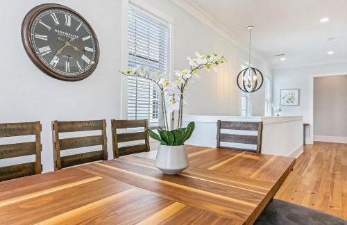 Spacious 5BR Urban Retreat with Balcony & Pool - Foto 20