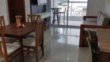 Apartamento na Praia das Toninhas em Ubatuba 350m da praia -2 quartos sendo 1 suite, piscina, varanda gourmet com churrasqueira, ar condicionado, cozinha completa, duas garagens - Foto 2