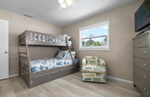 Serenity by the Sea! Cozy pool home with putting green & fire pit! - Foto 29