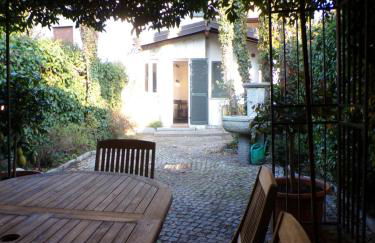 Elegant Traditional Home Steps from the Lake, with Garden and Panoramic Terrace - Photo 14