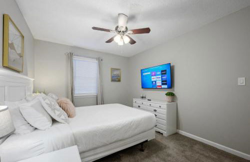 Lots of Hot Spots & Activities Near This Townhome - Foto 24