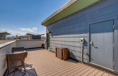 Rooftop Deck and Hot Tub Walkable Denver Townhome - Foto 24