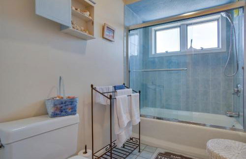 Breezy Oak Bluffs Condo - Steps to Inkwell Beach! - Foto 15