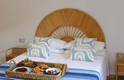 LIGEA APARTMENT - Bright Mediterranean Home with Bali-Inspired Touches - Central Anzio near Sea, Train and Bus Station - Foto 5