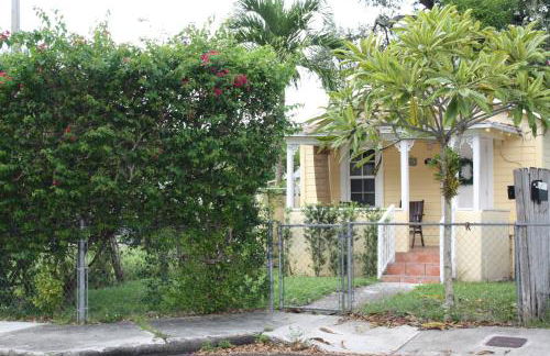 Key West Style Historic Home in Coconut Grove Florida The Yellow House - Foto 2
