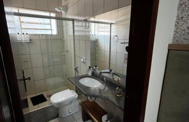 Apto amplo no Coração de Barreiras 3 Quartos 4 Banheiros Comporta até 7 hóspedes 157m2 - Photo 17