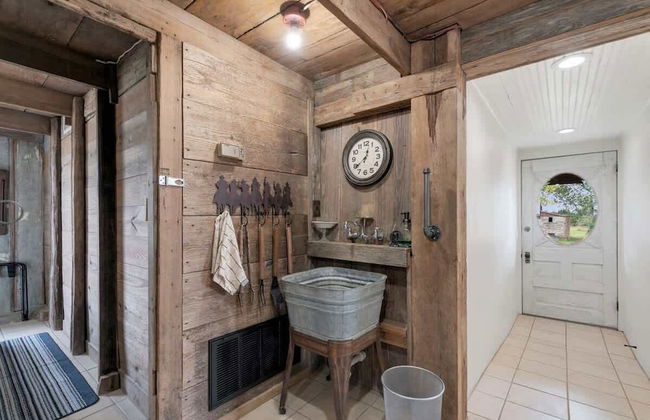 Gorgeous Barn Cabin 10min From Main St! - Foto 19