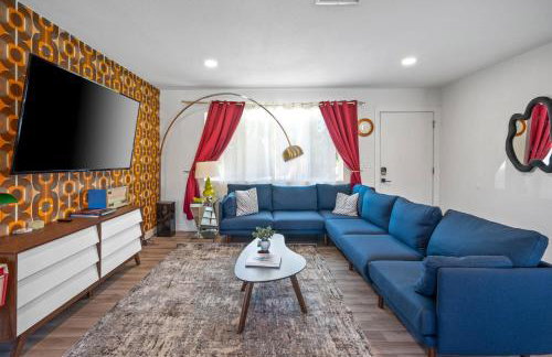 NEW Retro Escape 70's Vibes Wellness Game Room - Foto 7