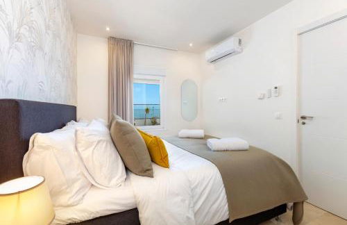 First Row Beach Villa - Photo 35