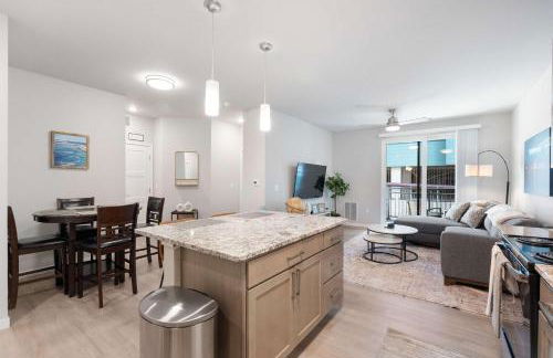 Pool & Fitness Room Near University Park - Covered Parking - Foto 33