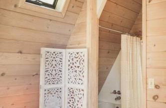 Clarity Cabin A-Frame Sanctuary w Hot Tub Fireplace Grill AC Hammock Chairs Fire Pit Pets OK - Foto 19