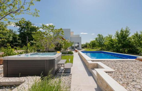 Cozy Home In Veliki Brocanac - Foto 1