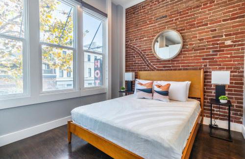 Gaslamp 2BR Upscale Queen Beds with Smart TV - Foto 24