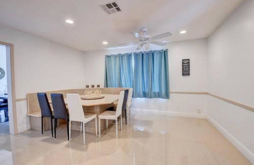 5 BR Mansion with Pool and non-heated Jacuzzi Games in Boynton Beach - Photo 67