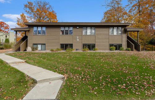 Scenic AGaMing Escape Torch Lake Views and Golf - Foto 14