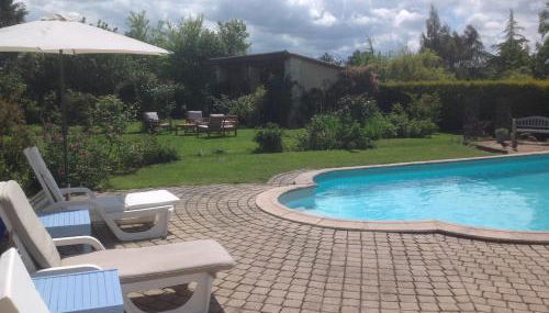 Rose Barn - Adorable country home with private pool - Foto 3, Garden, sunbed, Garden view
