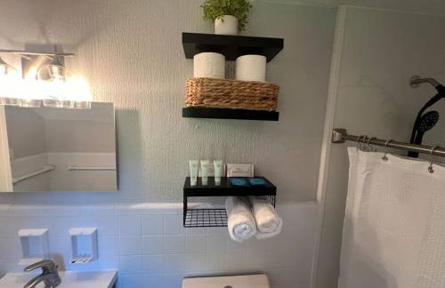 5-star Renovated 3BR Home & Backyard Deck near SU & Hospitals - Foto 21