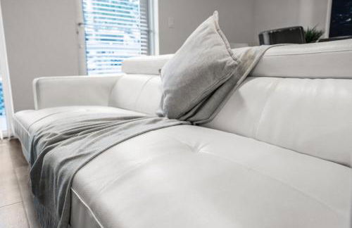 Comfort and Convenience 2BR Unit with Free Parking - Foto 5