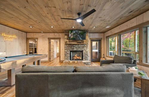 Honeysuckle Chalet - Luxe Mountain Chalet - Hot Tub, Wi-Fi, Pool Table, Party Deck, Fire Pit - 15 mins to Blue Ridge! - Foto 48