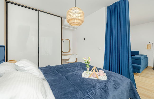 Blue Apartment With Sea View by Renters - Photo 8