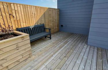 2 bedroom flat by Eccles Station with communal rooftop garden - Foto 6