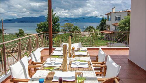 Two-Bedroom Holiday Home In Livanates - Foto 2