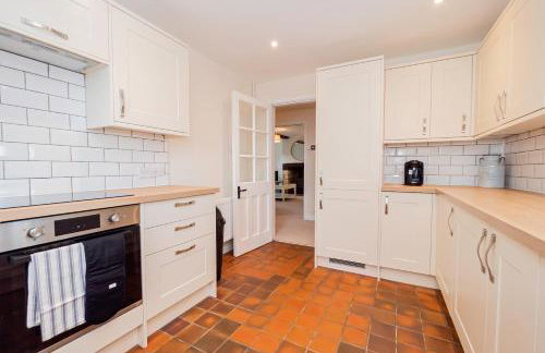 Farmhouse Retreat, 4 Bed, Pet Friendly - Photo 45