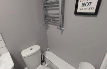 6 bedroom 6 Ensuite 1 min to M6 Jct 9 15 min to Bham - Foto 16