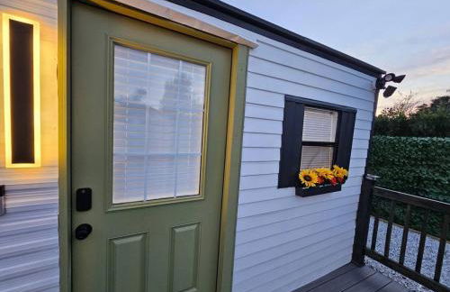 Comfy Tiny Home WP Large Private Deck Queen bed - Foto 46