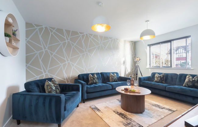 Elliot Oliver - 2 The Old Surgery: Stunning 4 Bedroom Home With Parking In Cheltenham - Photo 17