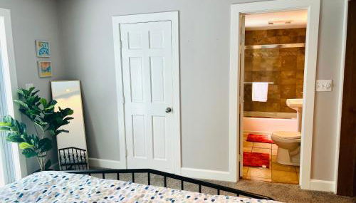 Spacious 6BR Home - Near Top Attractions - Photo 4