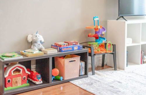 Lovely 4BR Shaw Family Home Garage ABODEbucks - Photo 6