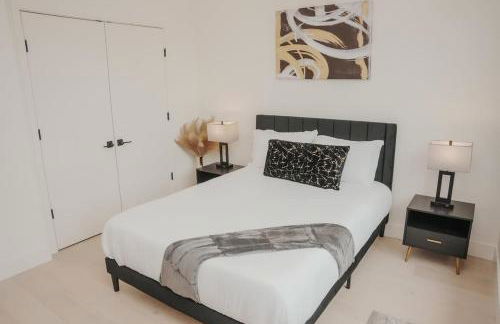 River North Private Balcony With In and Out Parking - Foto 13