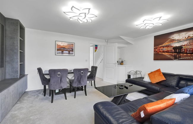 3 Bedroom and 2 Bath House with Balcony - Foto 26