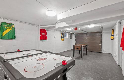 Stylish and Accessible Six Bedroom Home in Wexford/Pittsburg With Kids Amenities - Foto 35