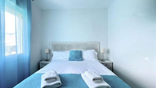 Apartment with sea views in Benalbeach - Foto 3, Habitación