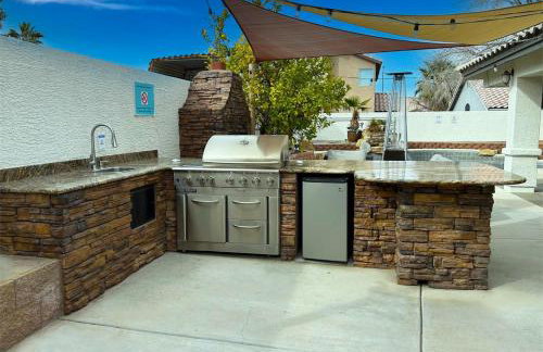 Ultimate Vacation: A Luxurious Oasis with a Pool! - Foto 8