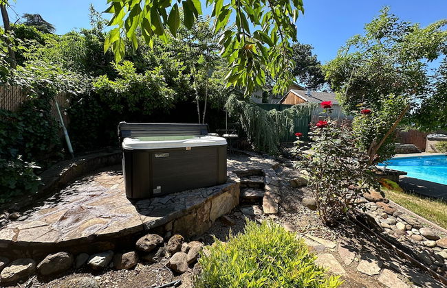 Medford Home and 2 Condos With Pool and Hot tub - Foto 10