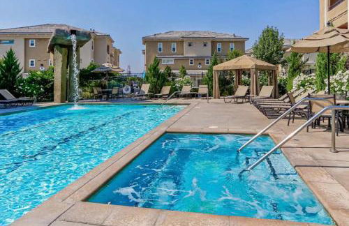 New Luxurious 1BR Apartment Heated Pool Spa & Sauna - Foto 6