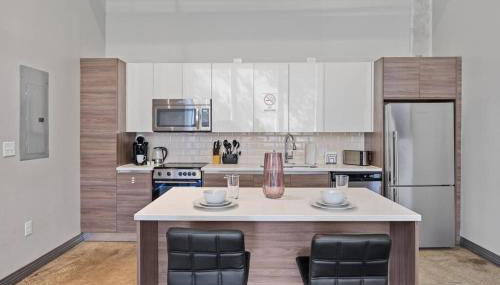 Stunning Downtown Apartment with Pool, Laundry, Parking - Foto 5