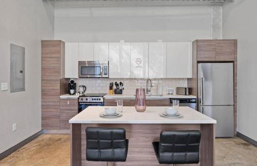 Stunning Downtown Apartment with Pool, Laundry, Parking - Foto 5