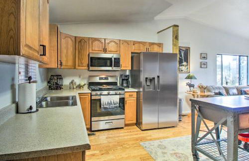 Peaceful Nutrioso Cabin Retreat with Mountain Views! - Foto 8