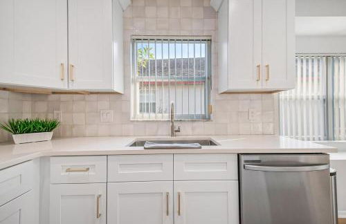 Disney-Close Lakefront Renovated 4BR Pool - Foto 2