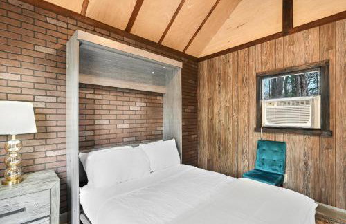 Unique Cabin With Hot Tub Close to Town - Foto 43