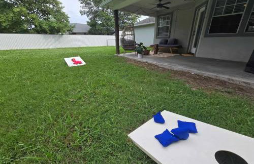 Pet Paradise on Main Fenced Yard Included - Foto 34