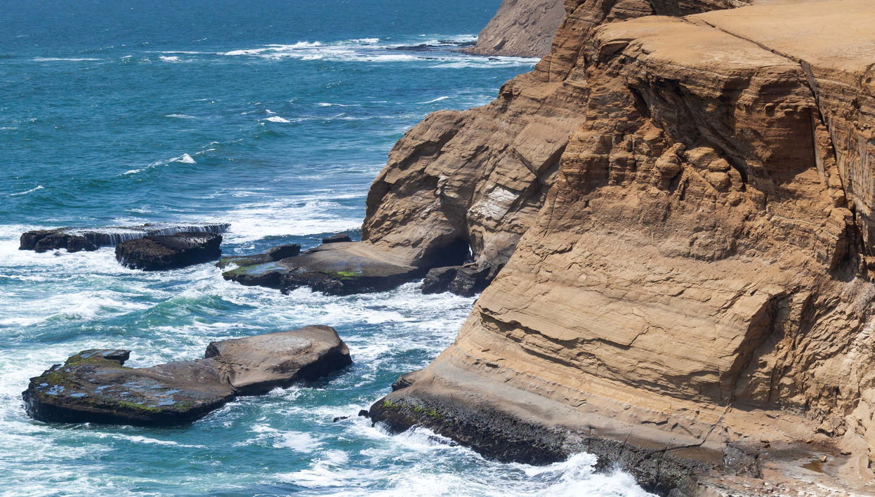 Pesca en velero privado por la isla El Frontón
