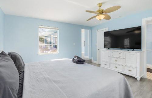 Relaxing 4 bedroom home with Pool - Photo 23