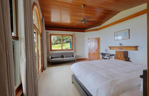 Luxury Oceanview Estate - Photo 26